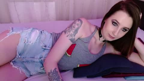 Snapshot of sweet_alica15 chatting on 02/04/25, 07:00 Alice online show from 02/04/25, 07:00