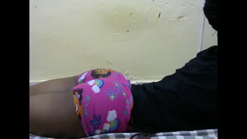 Snapshot of sweet_amor254 chatting on 09/20/25, 09:05 Silvia online show from 09/20/25, 09:05