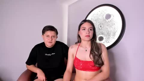 Andrea Y Melisa online show from 10/03/25, 01:52