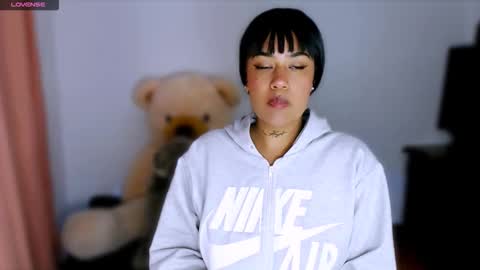 Stephanie online show from 11/28/25, 09:34