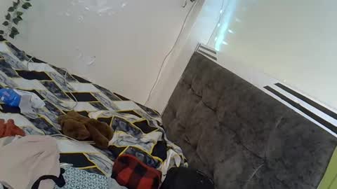 Snapshot of sweet_angie01 chatting on 10/22/25, 05:45 angie online show from 10/22/25, 05:45