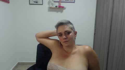 Snapshot of sweet_bianca1 chatting on 09/11/25, 01:06 Bianca online show from 09/11/25, 01:06