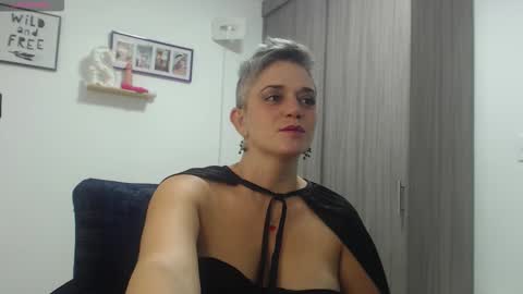 Snapshot of sweet_bianca1 chatting on 10/09/25, 02:09 Bianca online show from 10/09/25, 02:09