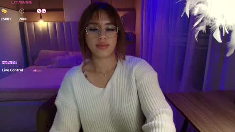 Snapshot of sweet_cami1 chatting on 09/26/25, 02:15 Camila online show from 09/26/25, 02:15