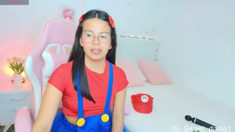 Snapshot of sweet_dania_ chatting on 10/11/25, 04:33 sweet_dania_ online show from 10/11/25, 04:33