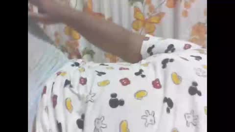 sweet_eddine online show from 10/31/25, 10:05