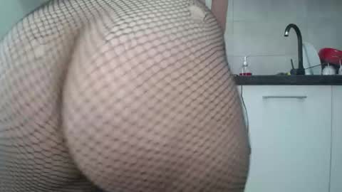 Snapshot of sweet_ella chatting on 01/14/25, 10:38 online show from 01/14/25, 10:38