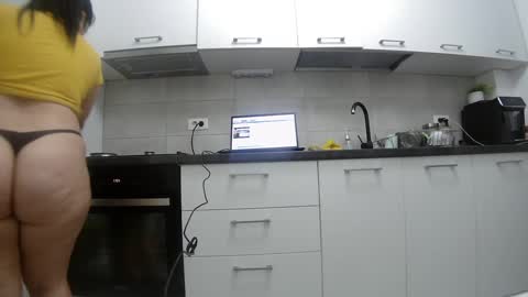 Snapshot of sweet_ella chatting on 01/26/25, 08:23 online show from 01/26/25, 08:23