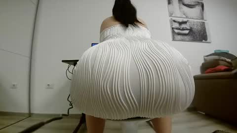 Snapshot of sweet_ella chatting on 02/20/25, 05:23 online show from 02/20/25, 05:23