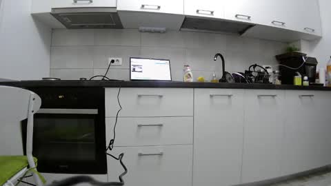 Snapshot of sweet_ella chatting on 02/20/25, 08:58 online show from 02/20/25, 08:58