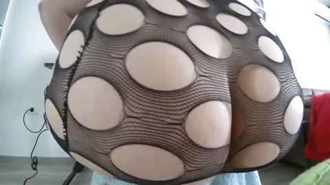 Snapshot of sweet_ella chatting on 02/26/25, 10:15 online show from 02/26/25, 10:15