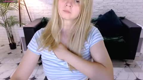 Emily online show from 10/04/25, 06:22