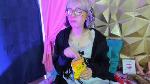 Snapshot of sweet_emmili chatting on 12/10/24, 03:22 emmili online show from 12/10/24, 03:22