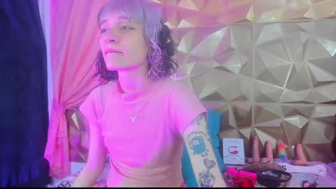 Snapshot of sweet_emmili chatting on 01/01/25, 12:11 emmili online show from 01/01/25, 12:11