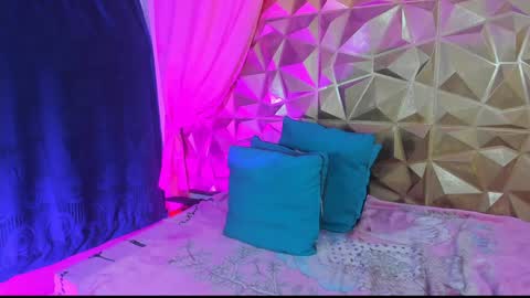 Snapshot of sweet_emmili chatting on 01/16/25, 06:16 emmili online show from 01/16/25, 06:16