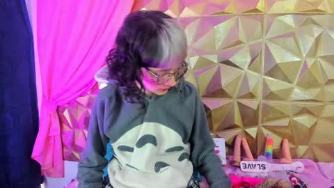 Snapshot of sweet_emmili chatting on 02/02/25, 03:28 emmili online show from 02/02/25, 03:28