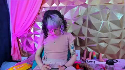 Snapshot of sweet_emmili chatting on 02/20/25, 03:19 emmili online show from 02/20/25, 03:19