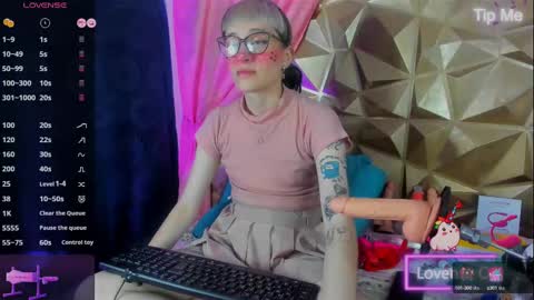 Snapshot of sweet_emmili chatting on 09/12/25, 12:38 emmili online show from 09/12/25, 12:38