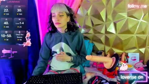 Snapshot of sweet_emmili chatting on 09/19/25, 12:17 emmili online show from 09/19/25, 12:17