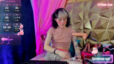 Snapshot of sweet_emmili chatting on 09/26/25, 12:20 emmili online show from 09/26/25, 12:20