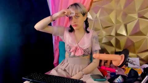 Snapshot of sweet_emmili chatting on 10/01/25, 12:22 emmili online show from 10/01/25, 12:22