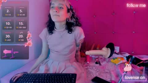 Snapshot of sweet_emmili chatting on 10/06/25, 03:20 emmili online show from 10/06/25, 03:20