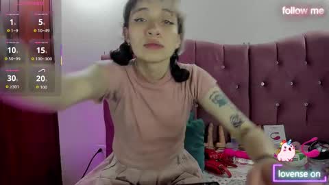 Snapshot of sweet_emmili chatting on 10/20/25, 12:05 emmili online show from 10/20/25, 12:05