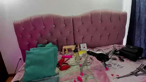 Snapshot of sweet_emmili chatting on 10/22/25, 12:05 emmili online show from 10/22/25, 12:05