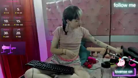 Snapshot of sweet_emmili chatting on 11/14/25, 12:15 emmili online show from 11/14/25, 12:15