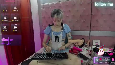 Snapshot of sweet_emmili chatting on 11/18/25, 12:31 emmili online show from 11/18/25, 12:31