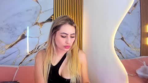 Snapshot of sweet_flame_ chatting on 10/15/25, 07:25 sweet_flame_ online show from 10/15/25, 07:25