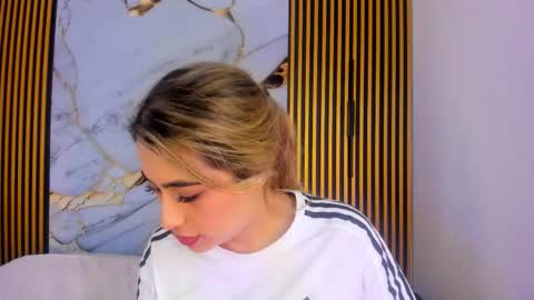 Snapshot of sweet_flame_ chatting on 10/22/25, 07:46 sweet_flame_ online show from 10/22/25, 07:46