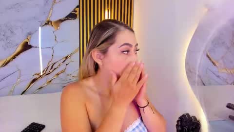 Snapshot of sweet_flame_ chatting on 10/24/25, 08:38 sweet_flame_ online show from 10/24/25, 08:38