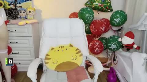 Snapshot of sweet_jam_ chatting on 01/27/25, 06:41 My name is LAN LAN and the cats name is keiko online show from 01/27/25, 06:41