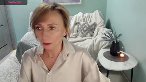 Helen online show from 09/19/25, 05:42