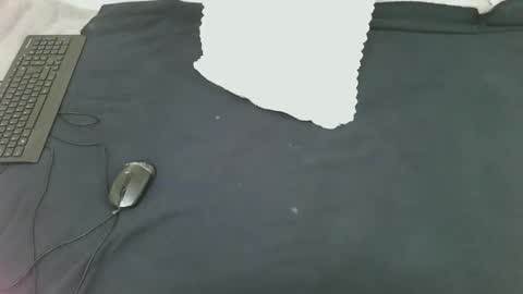 sweet_larra online show from 11/19/25, 06:57