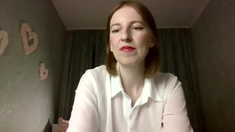 sweet_lilbunny online show from 11/19/25, 02:28