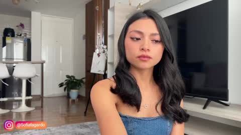 Snapshot of sweet_littleee chatting on 10/01/25, 05:41 free private online show from 10/01/25, 05:41
