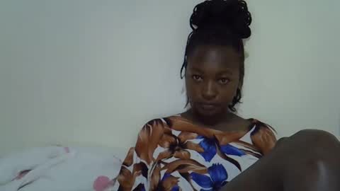 Snapshot of sweet_lunaz chatting on 10/18/25, 09:21 sweet_lunaz online show from 10/18/25, 09:21