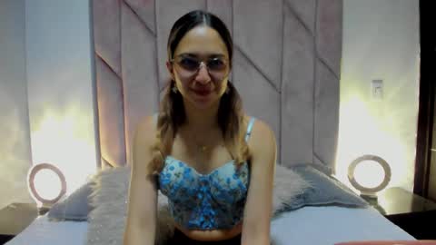 Snapshot of sweet_meelody chatting on 09/29/25, 04:06 Melody online show from 09/29/25, 04:06