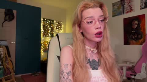Snapshot of sweet_melissa133 chatting on 01/26/25, 10:02 Melissa. Join me on Fansly link in social medias online show from 01/26/25, 10:02