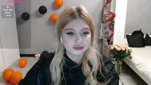 Snapshot of sweet_nicole_333 chatting on 10/28/25, 07:12 sweet_nicole_333 online show from 10/28/25, 07:12