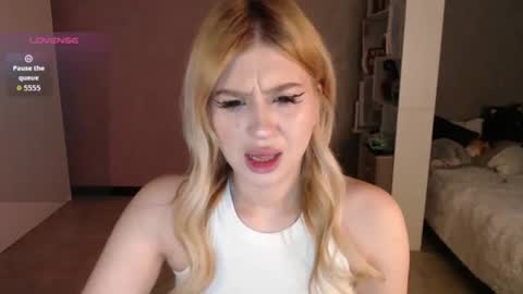 Snapshot of sweet_nicole_333 chatting on 11/05/25, 08:25 sweet_nicole_333 online show from 11/05/25, 08:25