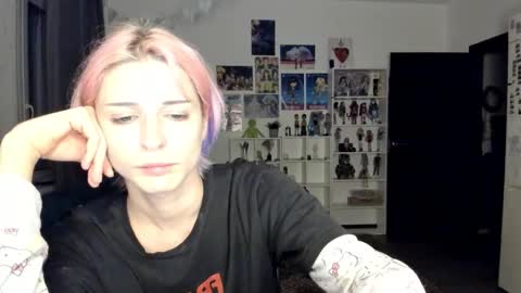 kira online show from 10/21/25, 07:47