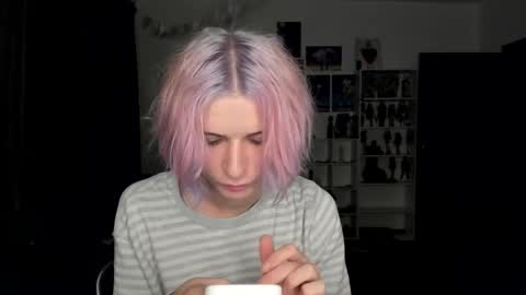 kira online show from 10/24/25, 07:32