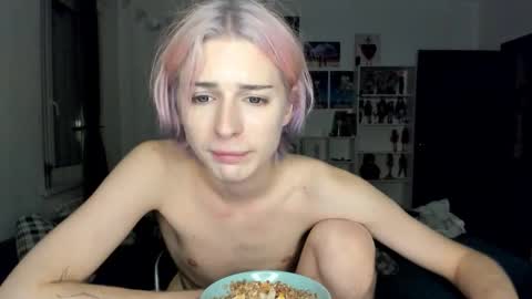 kira online show from 10/26/25, 10:04