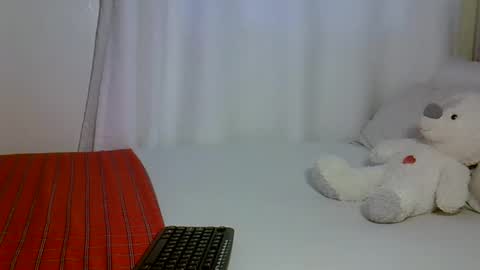 Snapshot of sweet_pookiie chatting on 10/21/25, 08:04 Ari online show from 10/21/25, 08:04