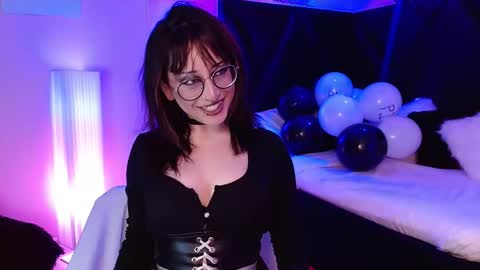 Snapshot of sweet_roxanee chatting on 10/20/25, 04:35 Roxanee online show from 10/20/25, 04:35