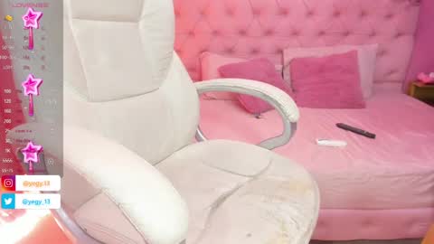 Snapshot of sweet_starxx chatting on 01/11/25, 05:40 Yeileen online show from 01/11/25, 05:40