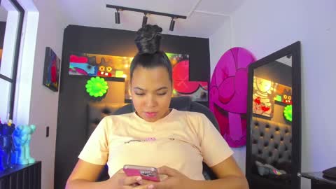 Snapshot of sweet_starxx chatting on 01/19/25, 07:04 Yeileen online show from 01/19/25, 07:04